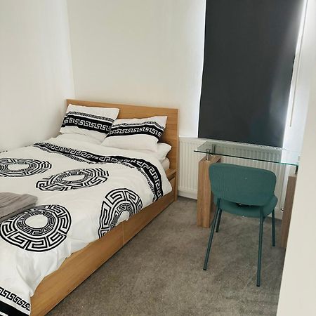 City Dreams Croydon Bagian luar foto