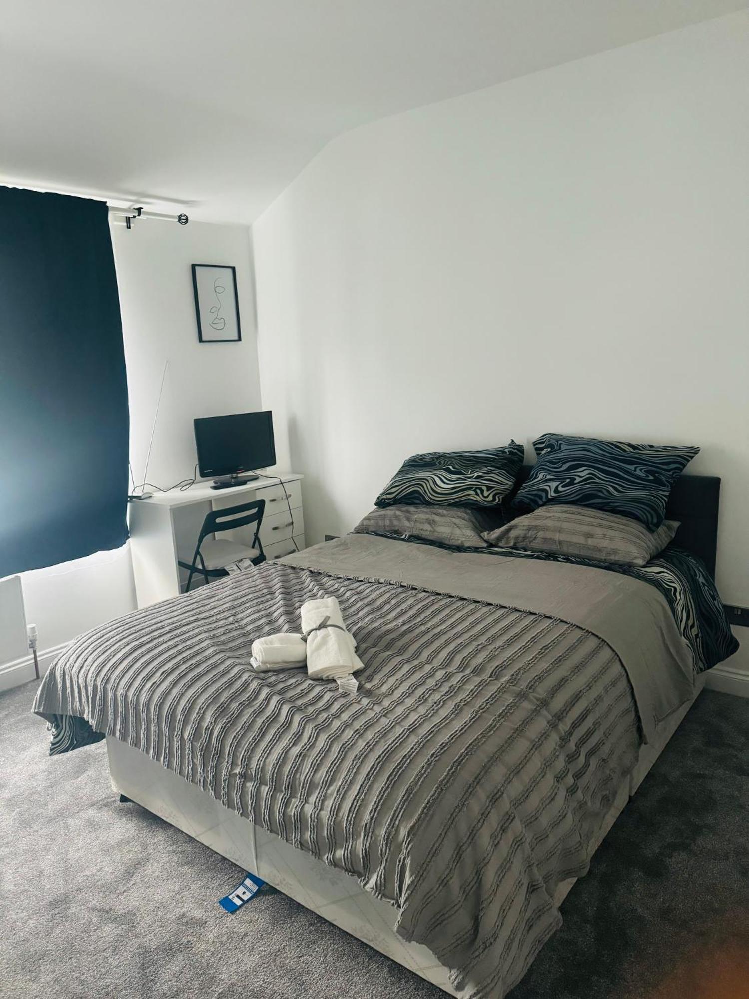 City Dreams Croydon Bagian luar foto
